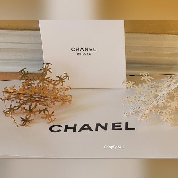 2024 CHANEL SNOWFLAKE ORNAMENTS SET - Picture 11 of 11